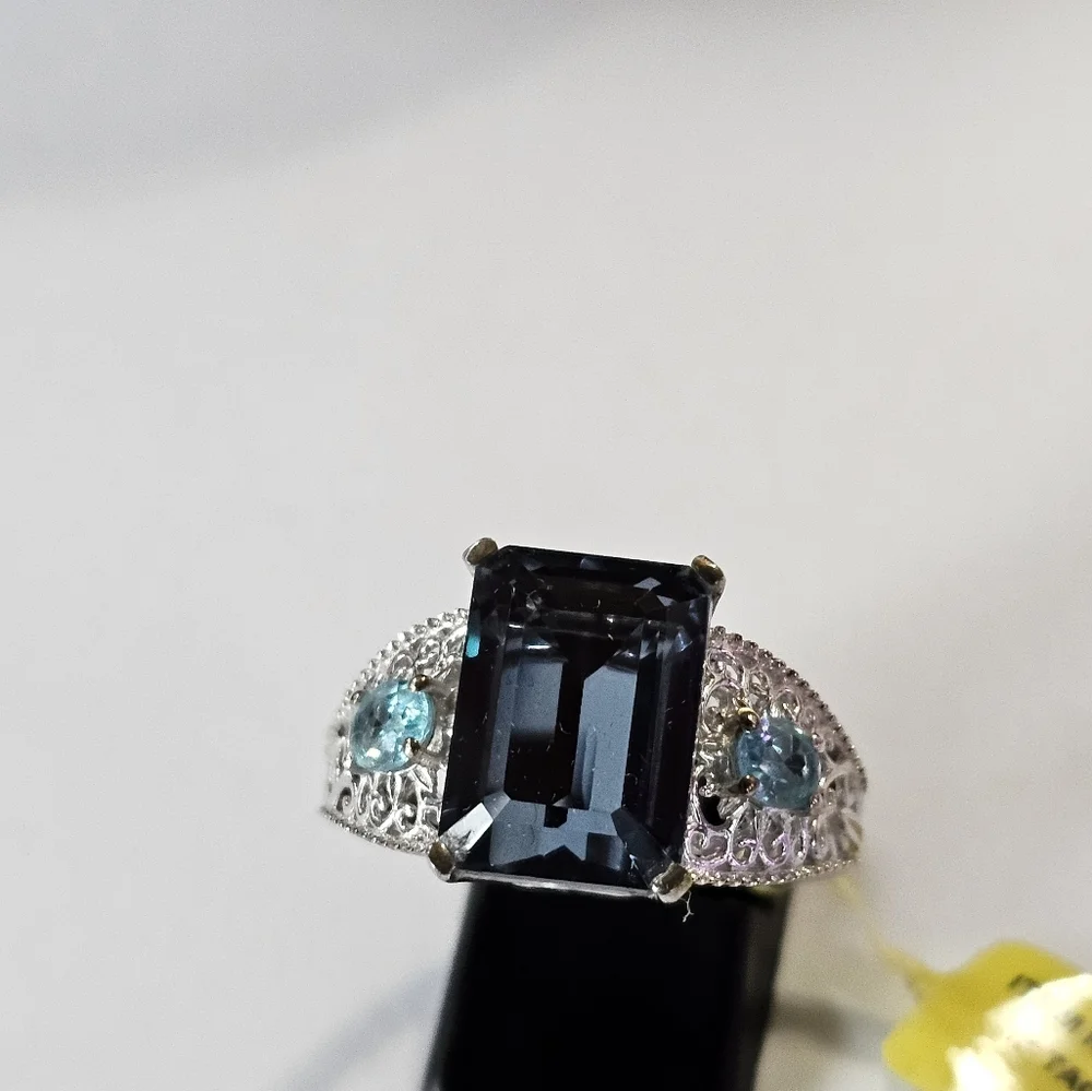 Natural London Blue Topaz Ring With Neon Apatite Accent Stones Size 9.5 - Picture 1 of 8